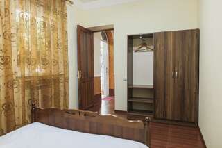 Отели типа «постель и завтрак» Guest House Myasnikyan Ереван Дом с 2 спальнями-15