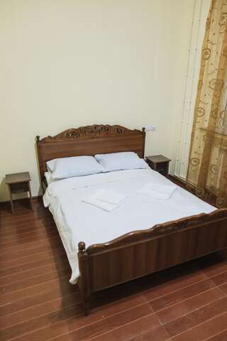 Отели типа «постель и завтрак» Guest House Myasnikyan Ереван Дом с 2 спальнями-16